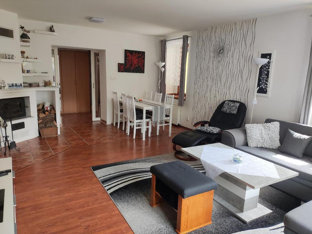 Na Kopci 84 Apartment